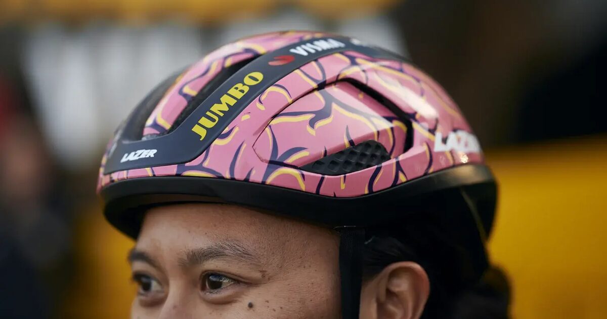 Gastvrijheid Toevallig Sovjet Team Jumbo-Visma rijdt Parijs-Roubaix met unieke Lazer-helmen voor  bewustwording dragen fietshelm | SPORTNEXT - De sportmarketing community